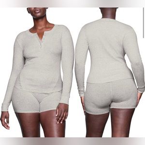 SKIMS NWOT Grey Ribbed Long Sleeve Henley size S